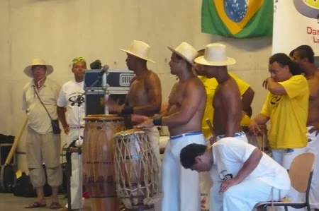 Musicians standing behind several drums during the 2008 batizado in Grenoble.